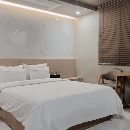 Shire Hotel Busan Station Bagian luar foto