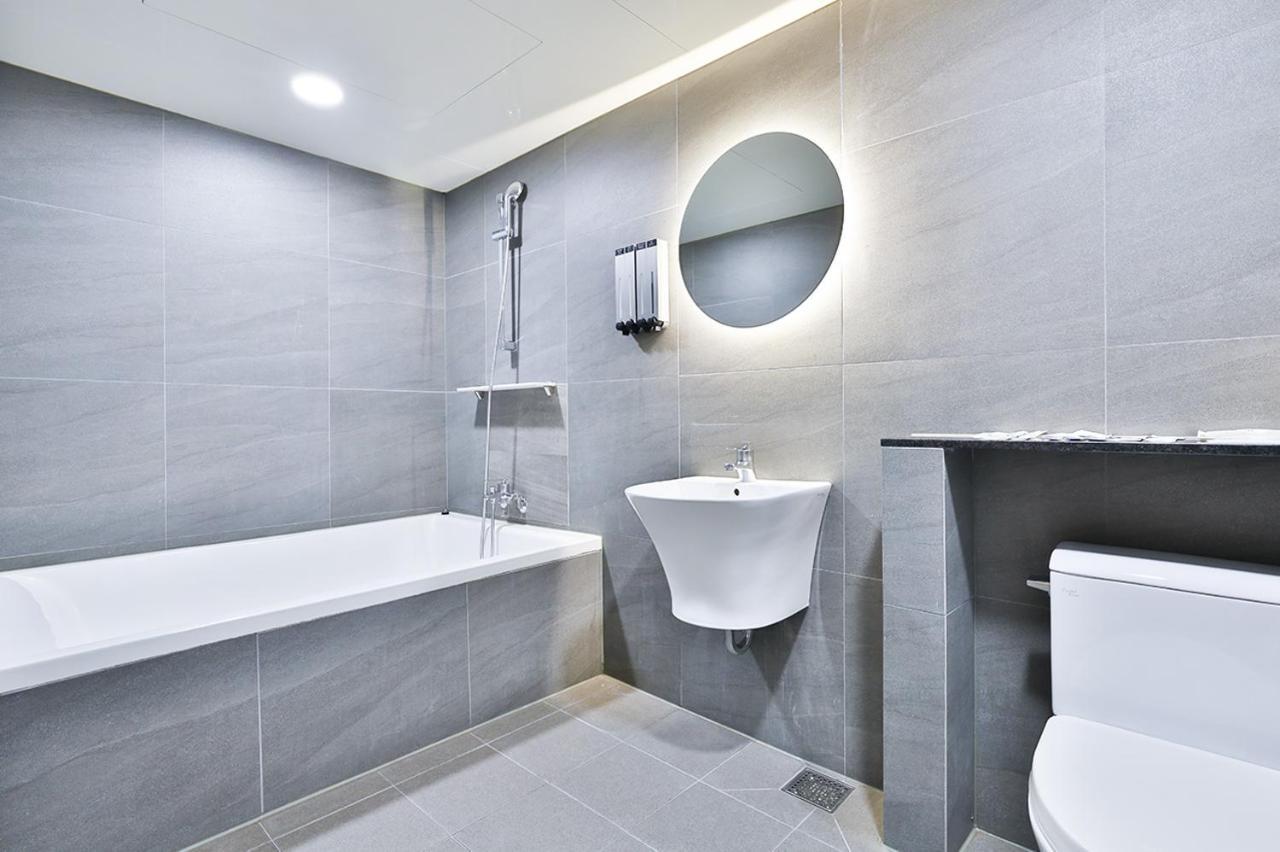 Shire Hotel Busan Station Bagian luar foto